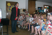 Magier-Davo-Domino-im-Kindergarten